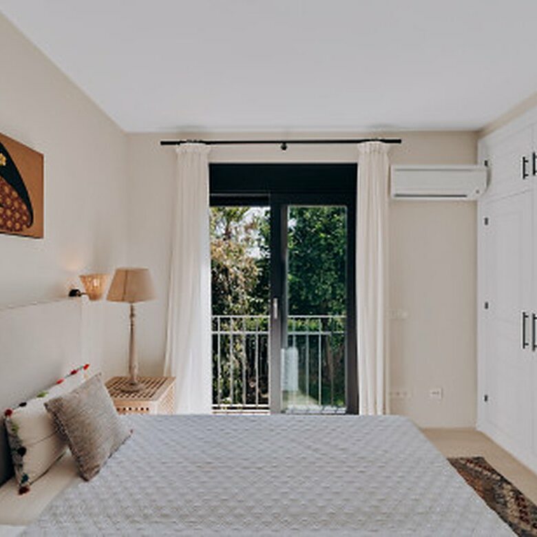 FOR SALE 🏡 Renovated Four-Bedroom Townhouse with Panoramic Sea Views and Cinema Room – Marbella Hill Club, Golden Mile, Marbella 🇪🇸
