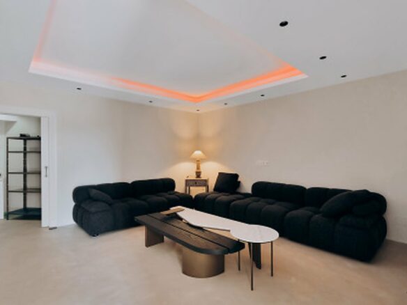 FOR SALE 🏡 Renovated Four-Bedroom Townhouse with Panoramic Sea Views and Cinema Room – Marbella Hill Club, Golden Mile, Marbella 🇪🇸
