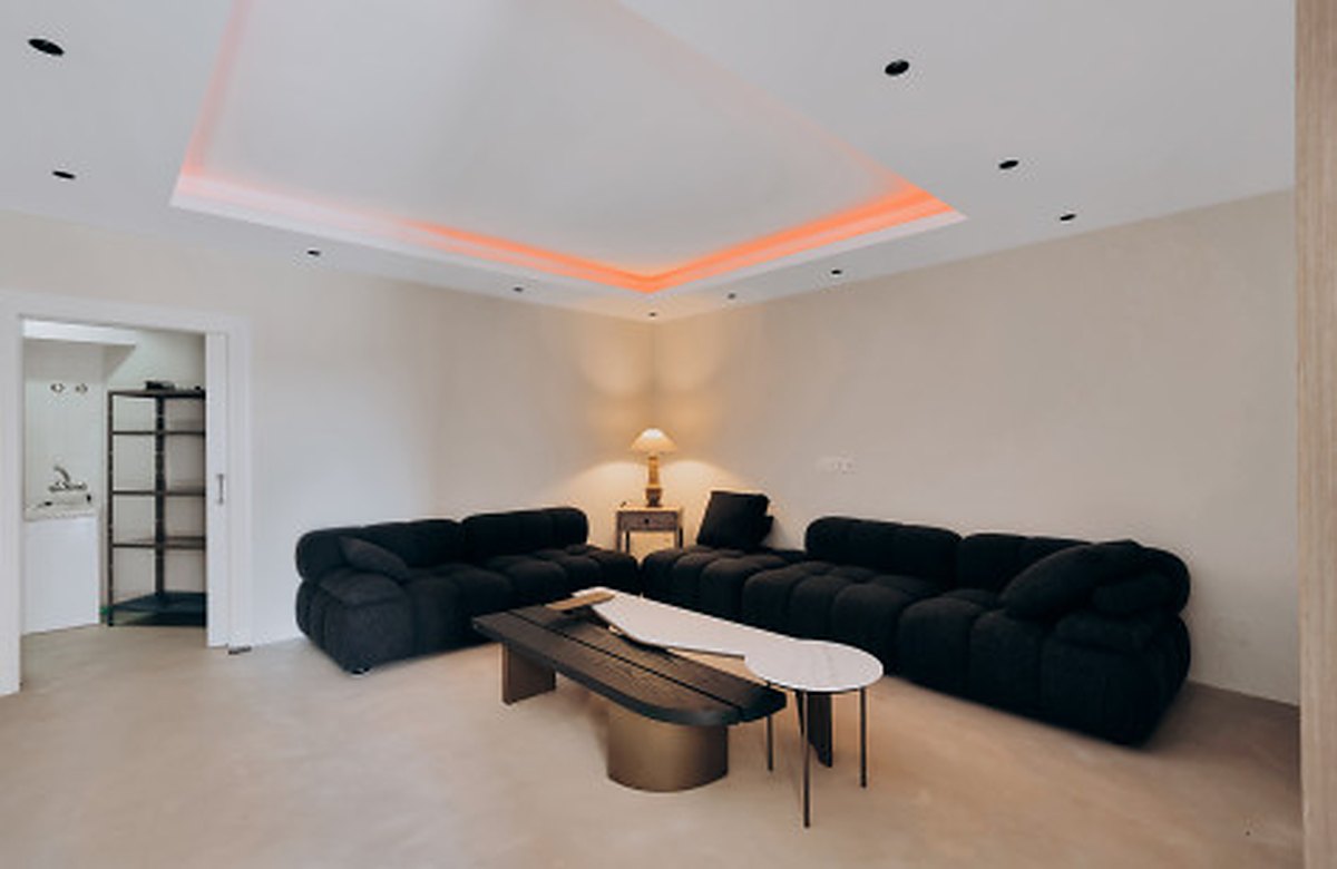 FOR SALE 🏡 Renovated Four-Bedroom Townhouse with Panoramic Sea Views and Cinema Room – Marbella Hill Club, Golden Mile, Marbella 🇪🇸