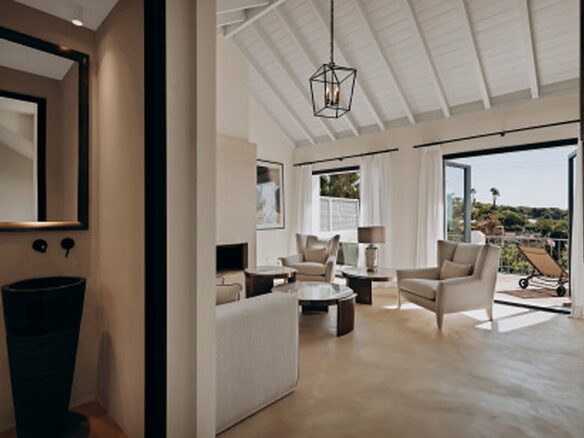 FOR SALE 🏡 Renovated Four-Bedroom Townhouse with Panoramic Sea Views and Cinema Room – Marbella Hill Club, Golden Mile, Marbella 🇪🇸