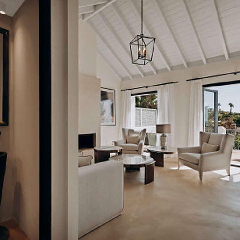 FOR SALE 🏡 Renovated Four-Bedroom Townhouse with Panoramic Sea Views and Cinema Room – Marbella Hill Club, Golden Mile, Marbella 🇪🇸