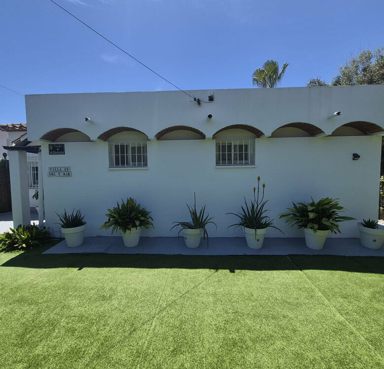FOR SALE 🏡 Beachside Three-Bedroom Villa with Two Roof Terraces in a Gated Resort Community – Bahía Dorada, Estepona 🇪🇸