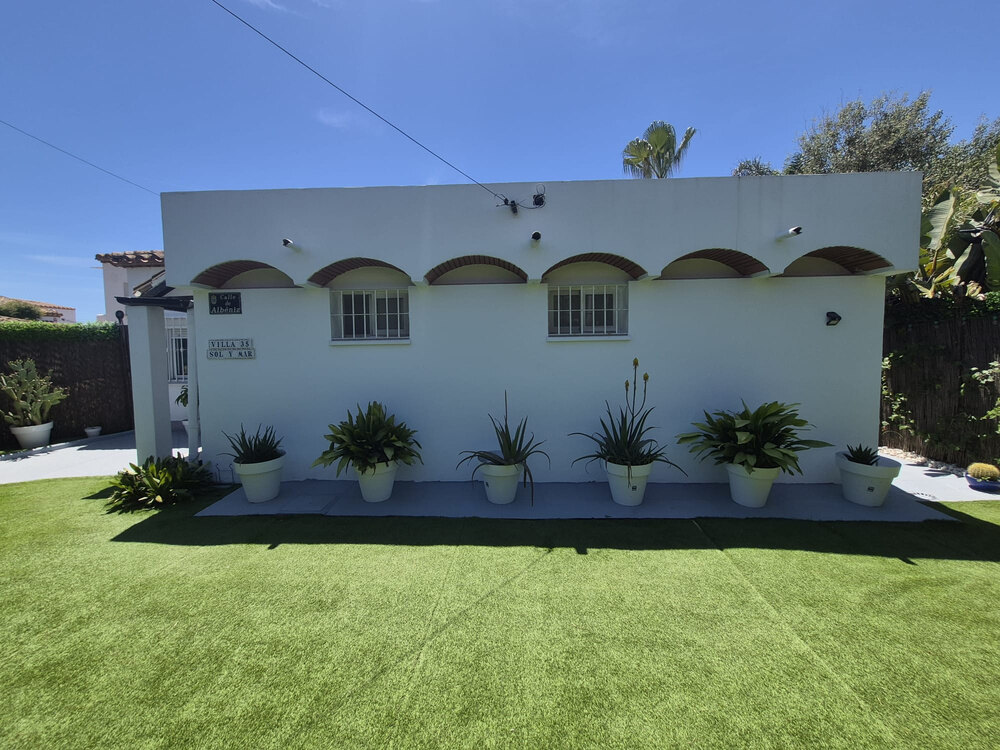 FOR SALE 🏡 Beachside Three-Bedroom Villa with Two Roof Terraces in a Gated Resort Community – Bahía Dorada, Estepona 🇪🇸