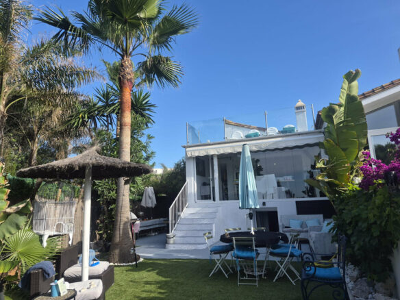 FOR SALE 🏡 Beachside Three-Bedroom Villa with Two Roof Terraces in a Gated Resort Community – Bahía Dorada, Estepona 🇪🇸