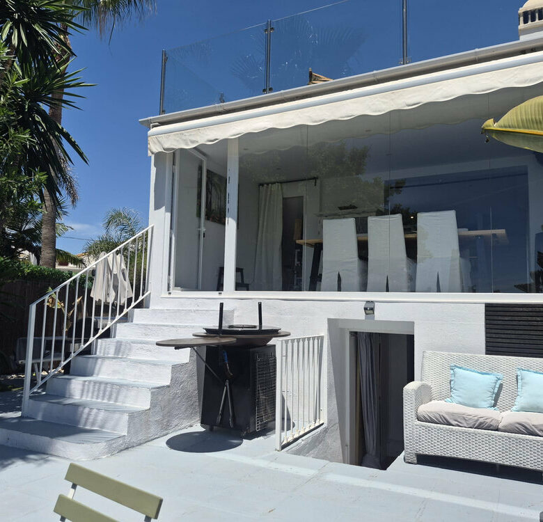 FOR SALE 🏡 Beachside Three-Bedroom Villa with Two Roof Terraces in a Gated Resort Community – Bahía Dorada, Estepona 🇪🇸