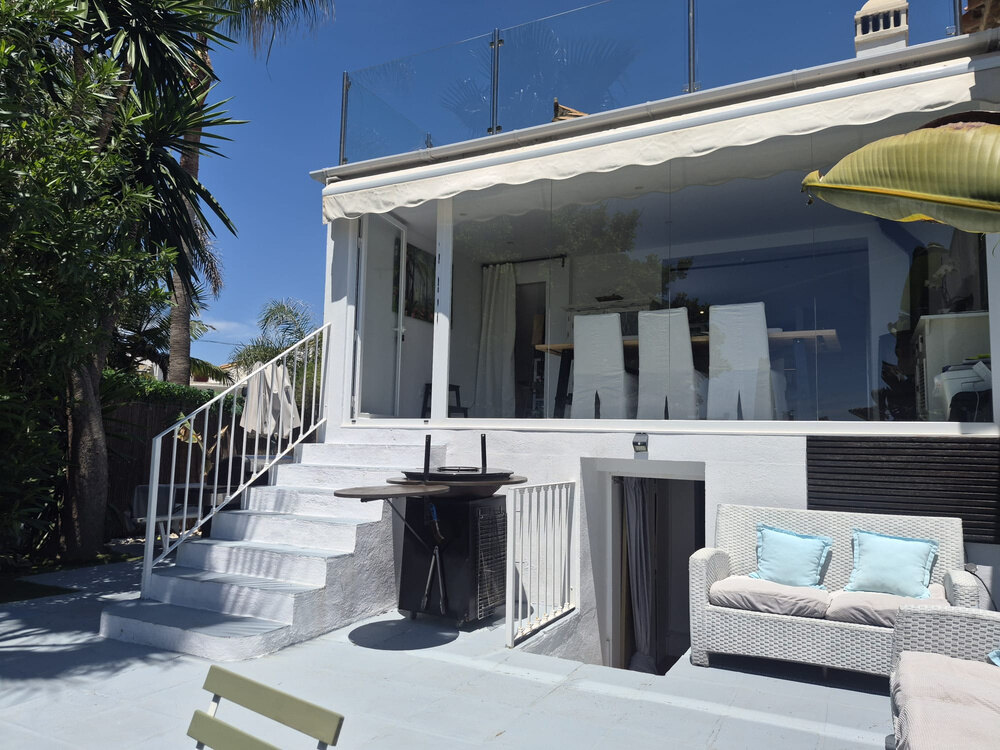 FOR SALE 🏡 Beachside Three-Bedroom Villa with Two Roof Terraces in a Gated Resort Community – Bahía Dorada, Estepona 🇪🇸