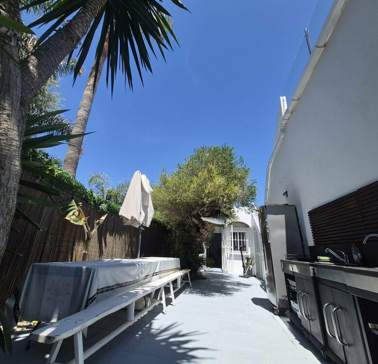 FOR SALE 🏡 Beachside Three-Bedroom Villa with Two Roof Terraces in a Gated Resort Community – Bahía Dorada, Estepona 🇪🇸