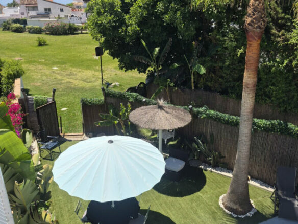 FOR SALE 🏡 Beachside Three-Bedroom Villa with Two Roof Terraces in a Gated Resort Community – Bahía Dorada, Estepona 🇪🇸