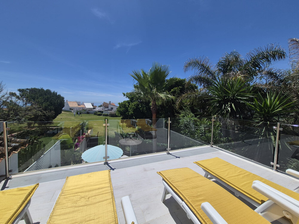 FOR SALE 🏡 Beachside Three-Bedroom Villa with Two Roof Terraces in a Gated Resort Community – Bahía Dorada, Estepona 🇪🇸