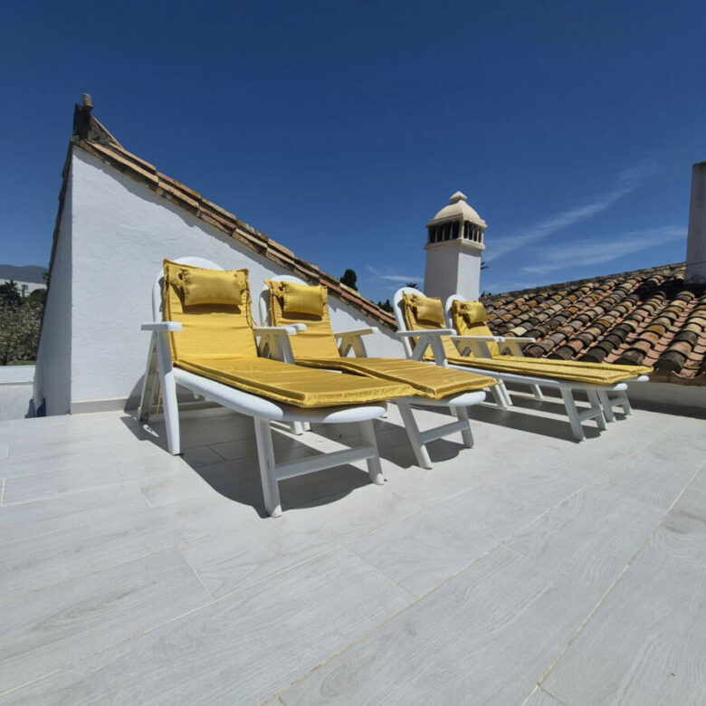FOR SALE 🏡 Beachside Three-Bedroom Villa with Two Roof Terraces in a Gated Resort Community – Bahía Dorada, Estepona 🇪🇸