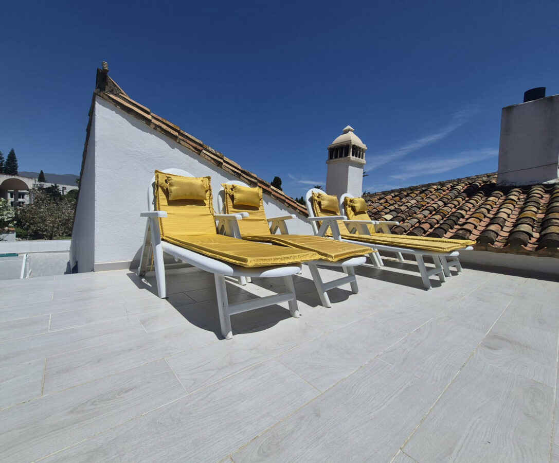FOR SALE 🏡 Beachside Three-Bedroom Villa with Two Roof Terraces in a Gated Resort Community – Bahía Dorada, Estepona 🇪🇸