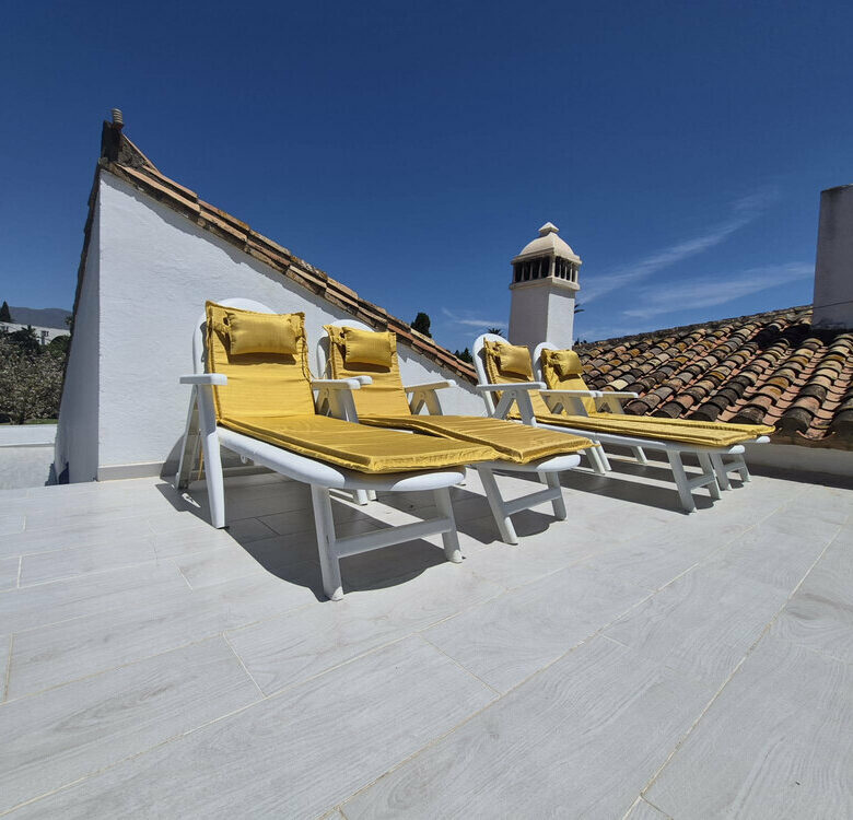 FOR SALE 🏡 Beachside Three-Bedroom Villa with Two Roof Terraces in a Gated Resort Community – Bahía Dorada, Estepona 🇪🇸