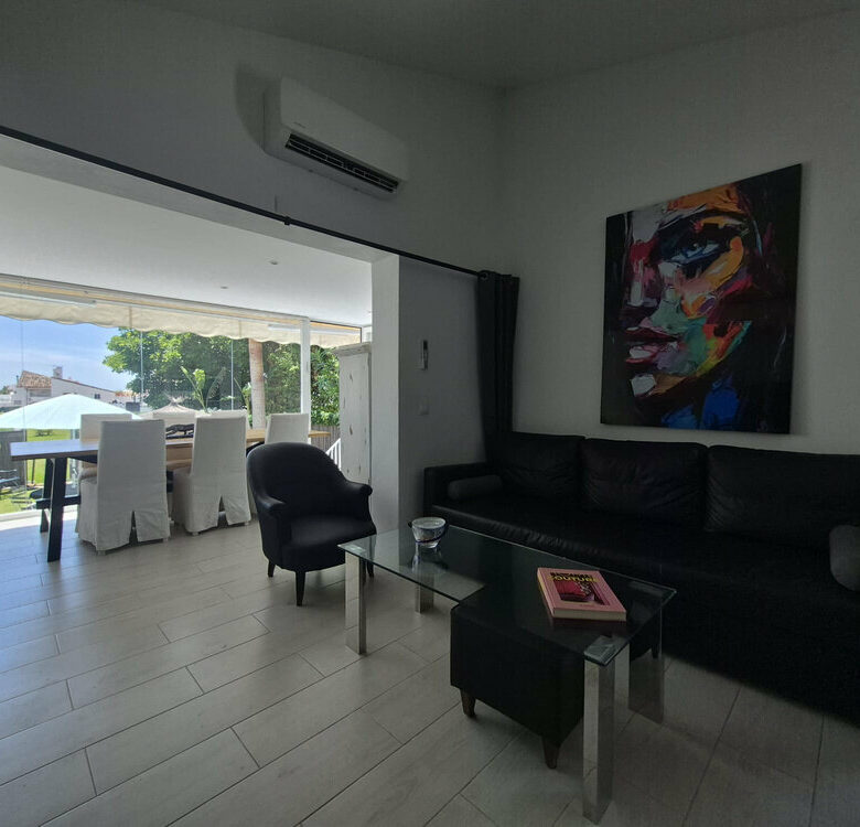 FOR SALE 🏡 Beachside Three-Bedroom Villa with Two Roof Terraces in a Gated Resort Community – Bahía Dorada, Estepona 🇪🇸