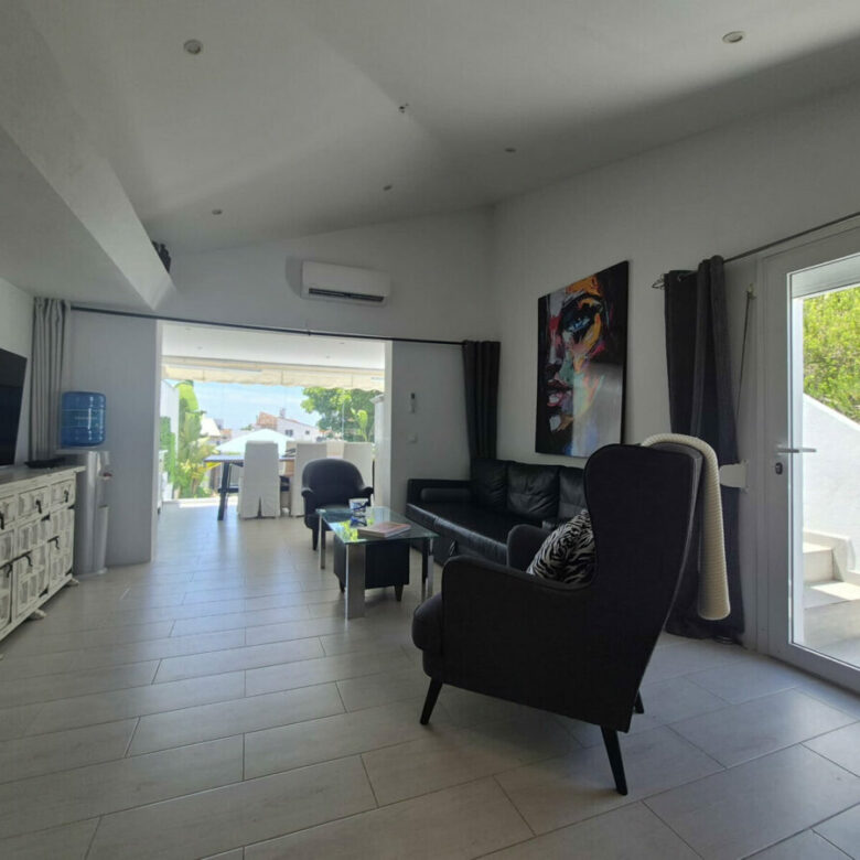 FOR SALE 🏡 Beachside Three-Bedroom Villa with Two Roof Terraces in a Gated Resort Community – Bahía Dorada, Estepona 🇪🇸