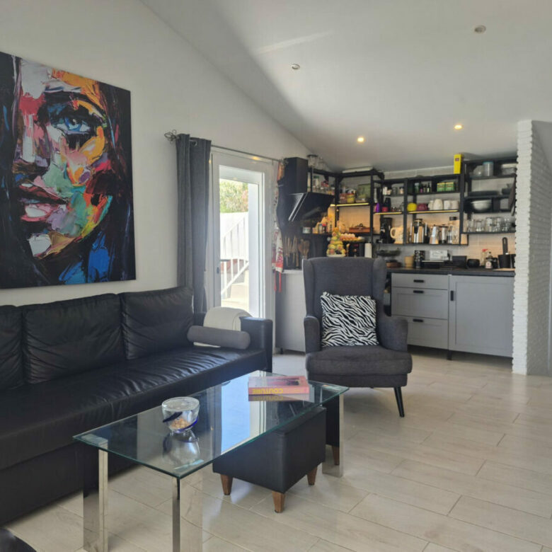 FOR SALE 🏡 Beachside Three-Bedroom Villa with Two Roof Terraces in a Gated Resort Community – Bahía Dorada, Estepona 🇪🇸
