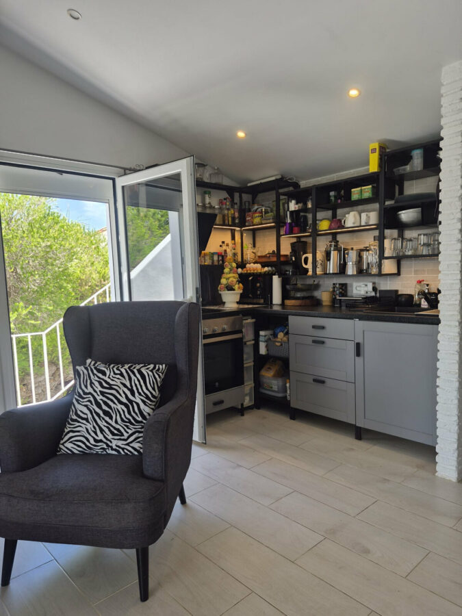 FOR SALE 🏡 Beachside Three-Bedroom Villa with Two Roof Terraces in a Gated Resort Community – Bahía Dorada, Estepona 🇪🇸