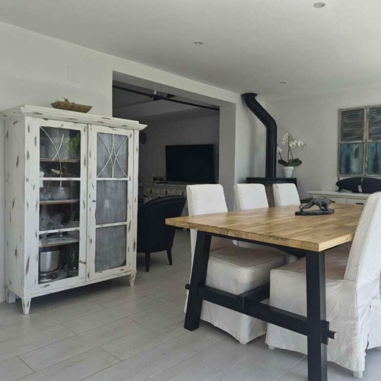 FOR SALE 🏡 Beachside Three-Bedroom Villa with Two Roof Terraces in a Gated Resort Community – Bahía Dorada, Estepona 🇪🇸