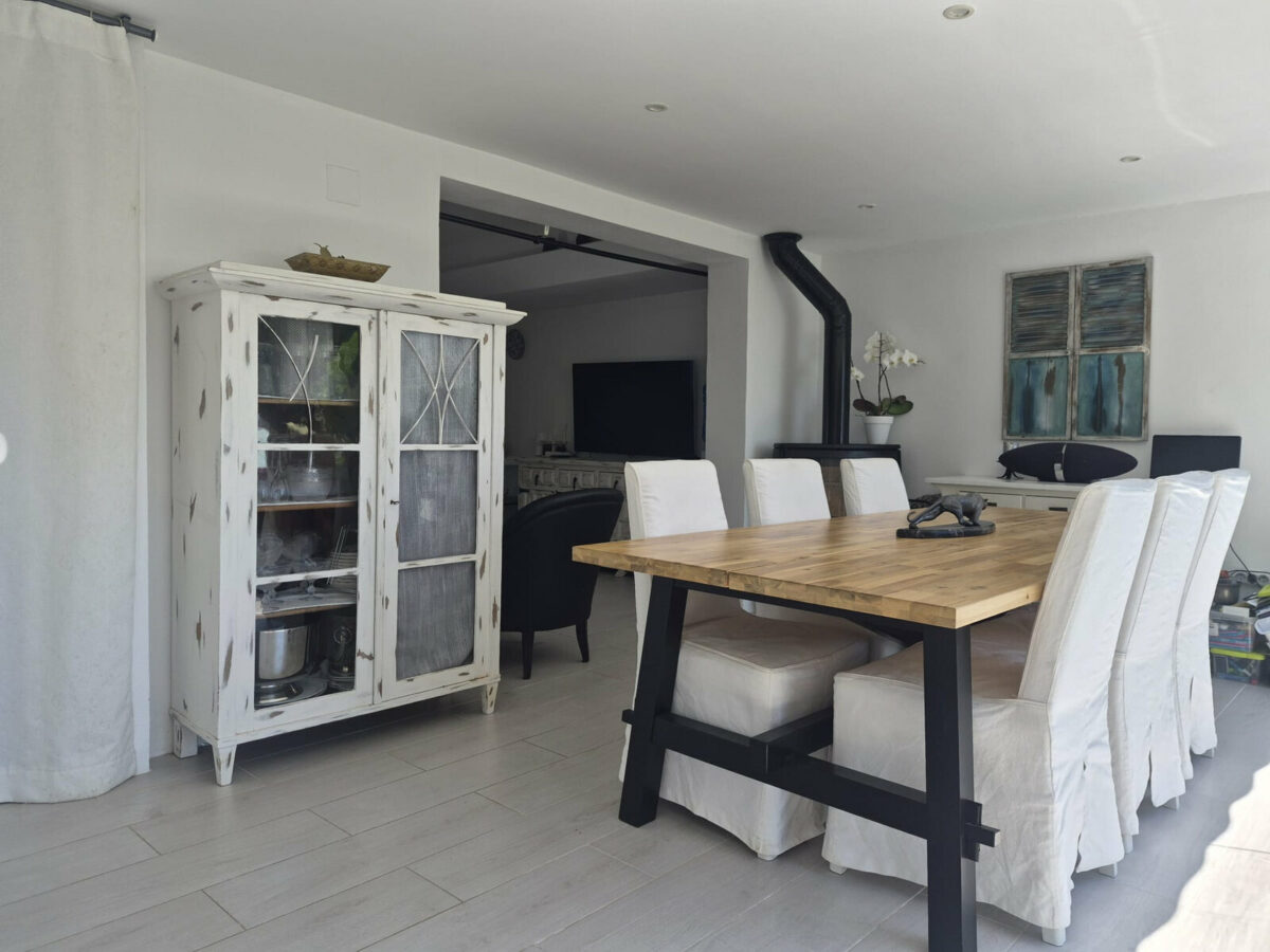 FOR SALE 🏡 Beachside Three-Bedroom Villa with Two Roof Terraces in a Gated Resort Community – Bahía Dorada, Estepona 🇪🇸