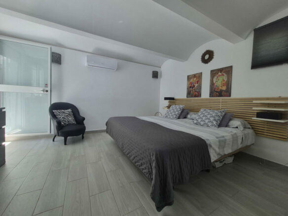 FOR SALE 🏡 Beachside Three-Bedroom Villa with Two Roof Terraces in a Gated Resort Community – Bahía Dorada, Estepona 🇪🇸