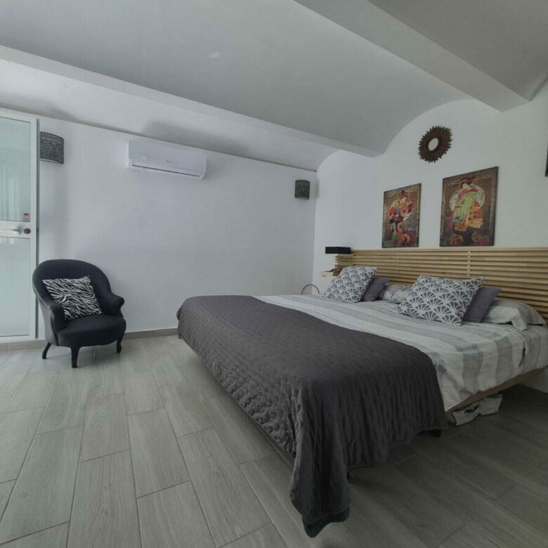 FOR SALE 🏡 Beachside Three-Bedroom Villa with Two Roof Terraces in a Gated Resort Community – Bahía Dorada, Estepona 🇪🇸