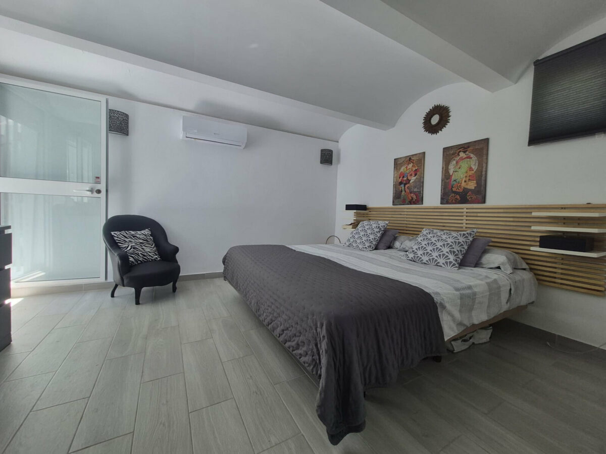 FOR SALE 🏡 Beachside Three-Bedroom Villa with Two Roof Terraces in a Gated Resort Community – Bahía Dorada, Estepona 🇪🇸