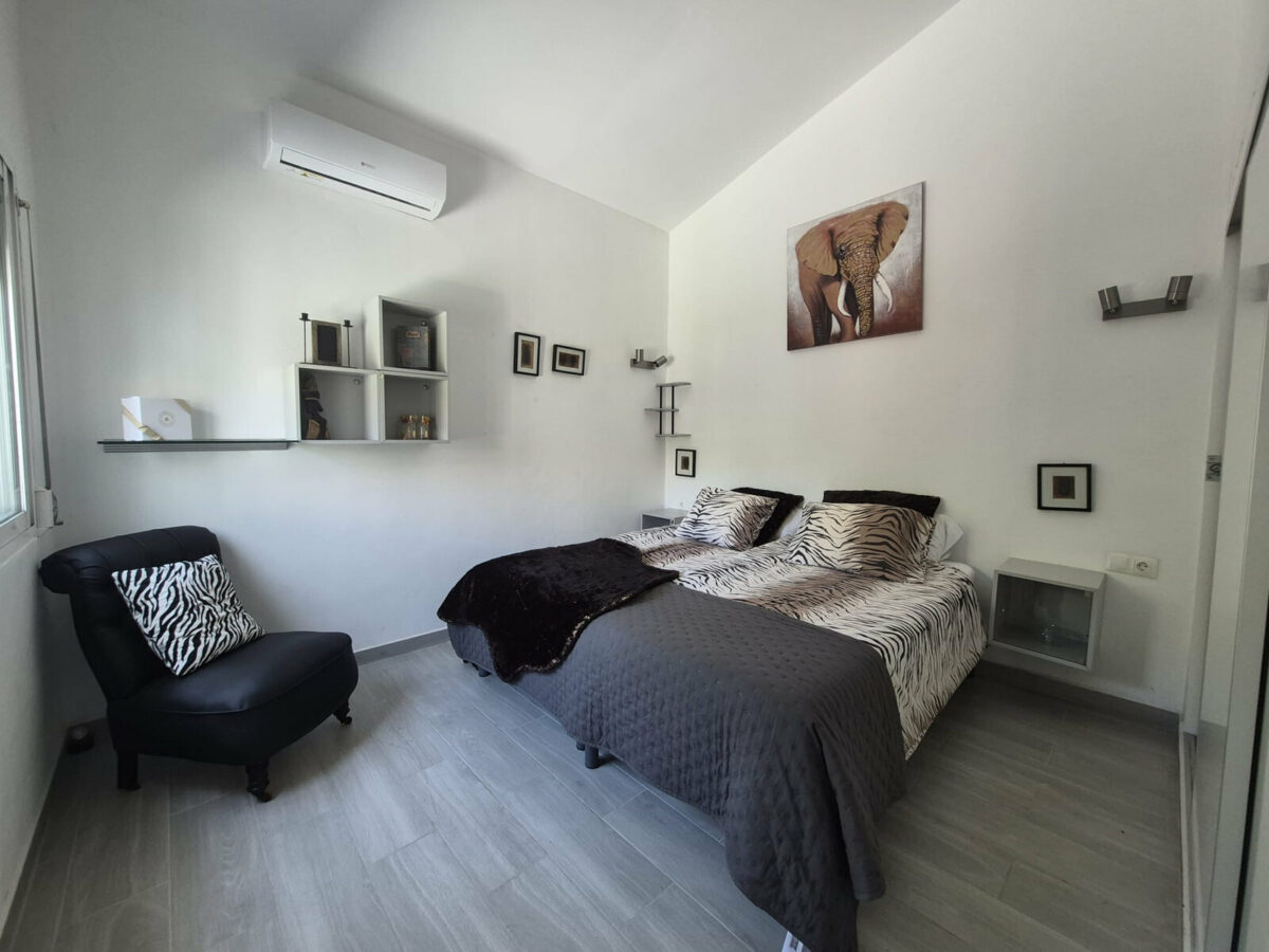FOR SALE 🏡 Beachside Three-Bedroom Villa with Two Roof Terraces in a Gated Resort Community – Bahía Dorada, Estepona 🇪🇸