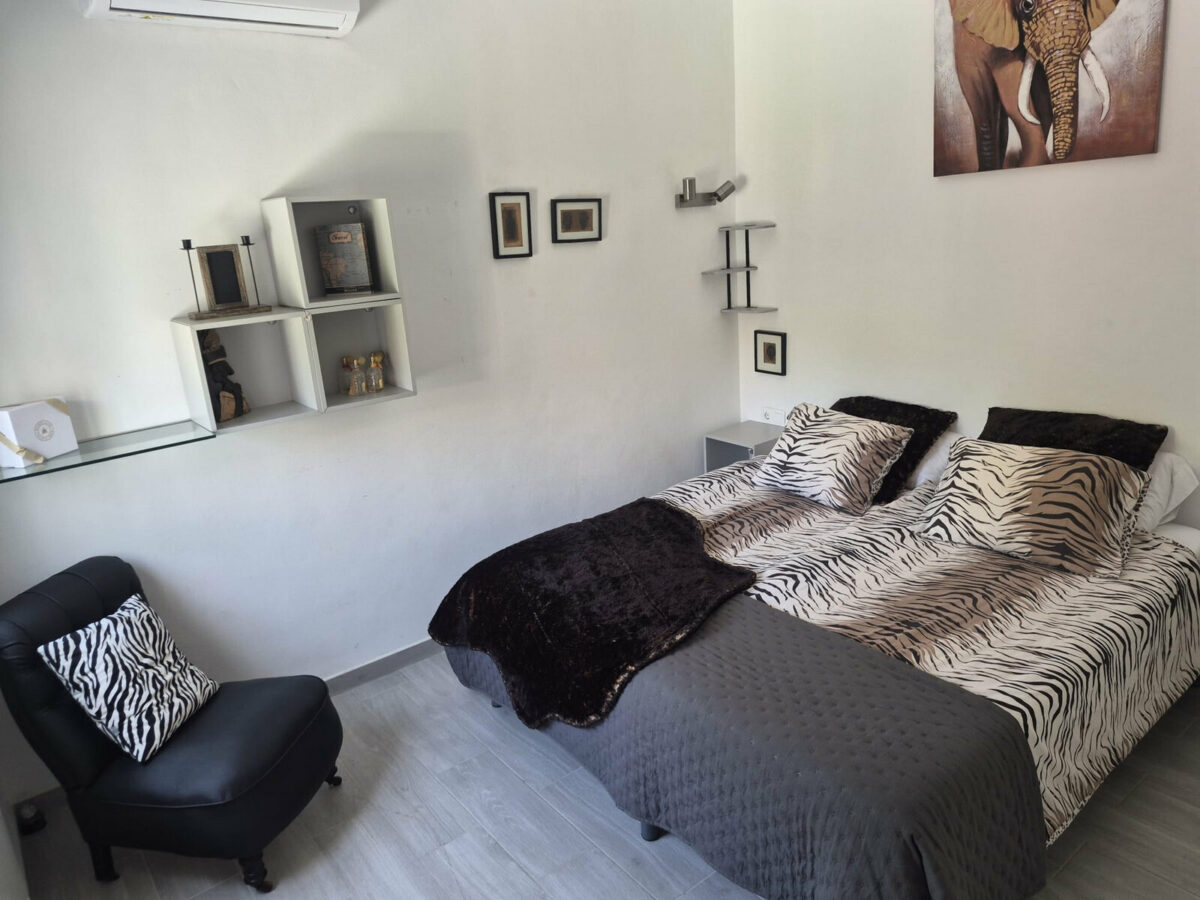FOR SALE 🏡 Beachside Three-Bedroom Villa with Two Roof Terraces in a Gated Resort Community – Bahía Dorada, Estepona 🇪🇸