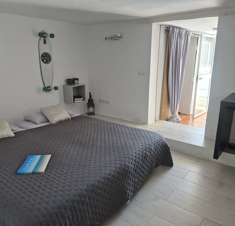FOR SALE 🏡 Beachside Three-Bedroom Villa with Two Roof Terraces in a Gated Resort Community – Bahía Dorada, Estepona 🇪🇸