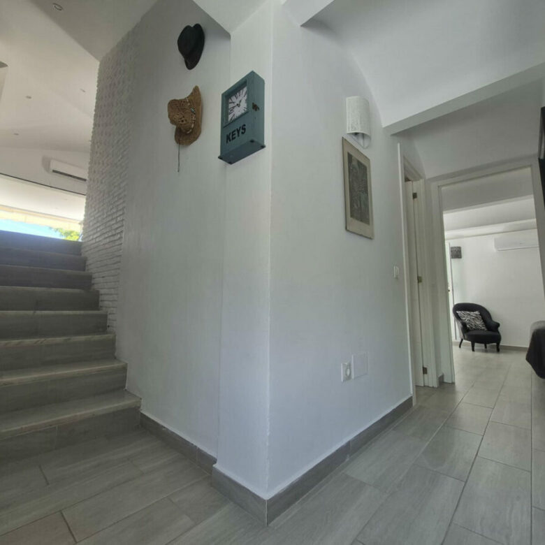 FOR SALE 🏡 Beachside Three-Bedroom Villa with Two Roof Terraces in a Gated Resort Community – Bahía Dorada, Estepona 🇪🇸