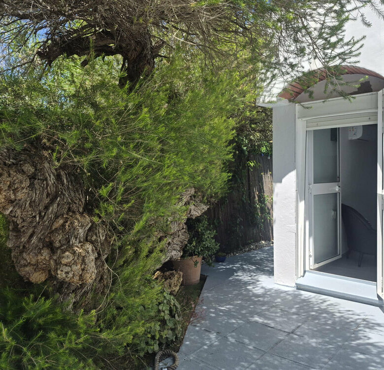 FOR SALE 🏡 Beachside Three-Bedroom Villa with Two Roof Terraces in a Gated Resort Community – Bahía Dorada, Estepona 🇪🇸