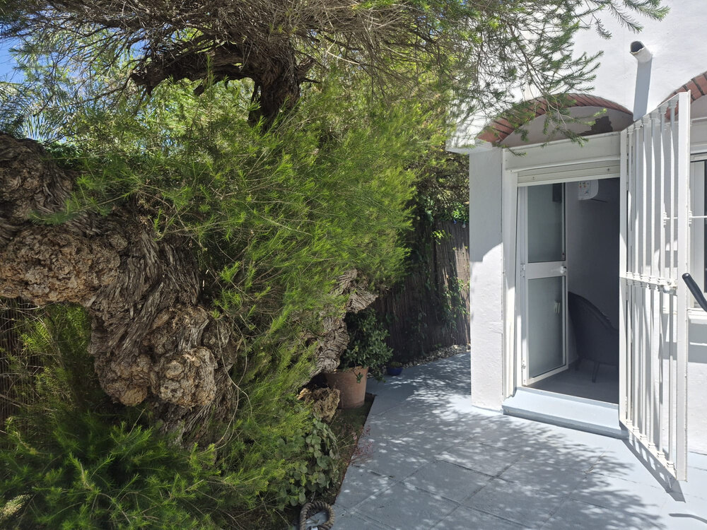 FOR SALE 🏡 Beachside Three-Bedroom Villa with Two Roof Terraces in a Gated Resort Community – Bahía Dorada, Estepona 🇪🇸