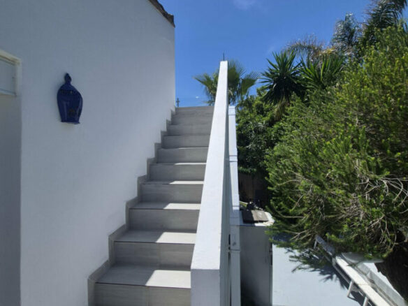 FOR SALE 🏡 Beachside Three-Bedroom Villa with Two Roof Terraces in a Gated Resort Community – Bahía Dorada, Estepona 🇪🇸