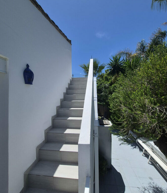 FOR SALE 🏡 Beachside Three-Bedroom Villa with Two Roof Terraces in a Gated Resort Community – Bahía Dorada, Estepona 🇪🇸