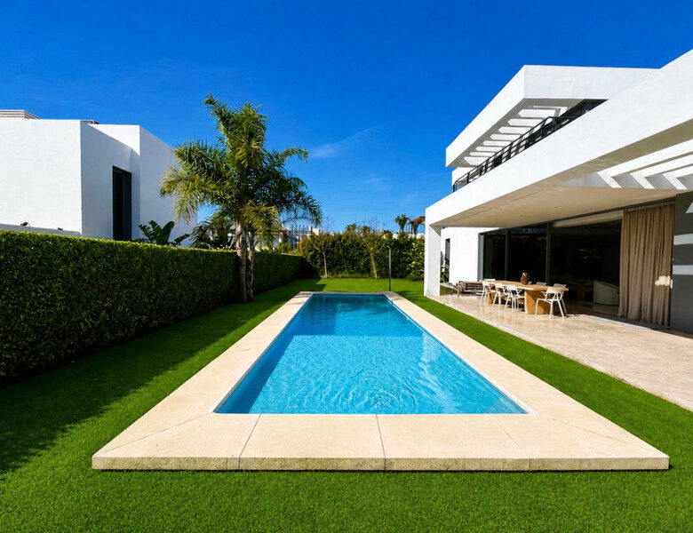 FOR SALE 🏡 Contemporary Five-Bedroom Villa with Pool, Gym and Games Room – Cancelada, New Golden Mile, Estepona 🇪🇸