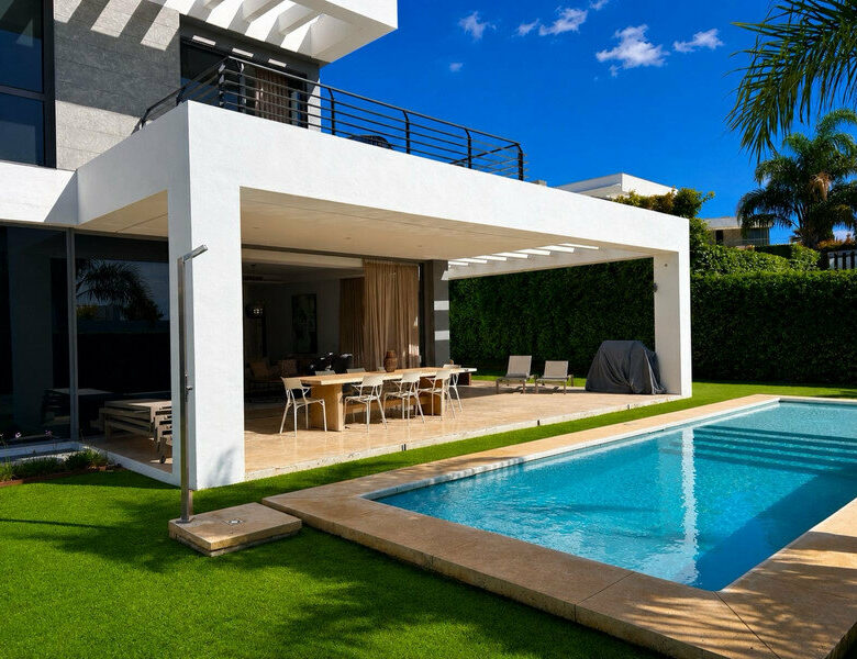 FOR SALE 🏡 Contemporary Five-Bedroom Villa with Pool, Gym and Games Room – Cancelada, New Golden Mile, Estepona 🇪🇸