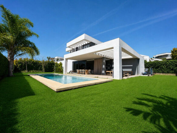 FOR SALE 🏡 Contemporary Five-Bedroom Villa with Pool, Gym and Games Room – Cancelada, New Golden Mile, Estepona 🇪🇸