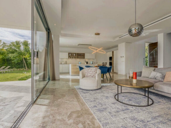 FOR SALE 🏡 Contemporary Five-Bedroom Villa with Pool, Gym and Games Room – Cancelada, New Golden Mile, Estepona 🇪🇸