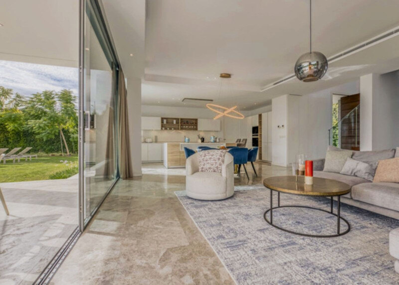 FOR SALE 🏡 Contemporary Five-Bedroom Villa with Pool, Gym and Games Room – Cancelada, New Golden Mile, Estepona 🇪🇸