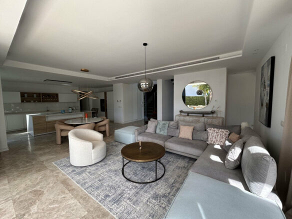 FOR SALE 🏡 Contemporary Five-Bedroom Villa with Pool, Gym and Games Room – Cancelada, New Golden Mile, Estepona 🇪🇸