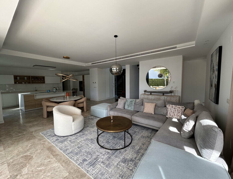 FOR SALE 🏡 Contemporary Five-Bedroom Villa with Pool, Gym and Games Room – Cancelada, New Golden Mile, Estepona 🇪🇸