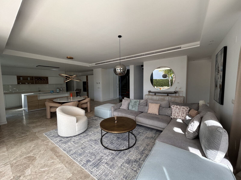 FOR SALE 🏡 Contemporary Five-Bedroom Villa with Pool, Gym and Games Room – Cancelada, New Golden Mile, Estepona 🇪🇸