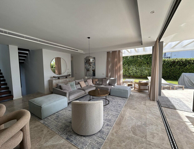 FOR SALE 🏡 Contemporary Five-Bedroom Villa with Pool, Gym and Games Room – Cancelada, New Golden Mile, Estepona 🇪🇸