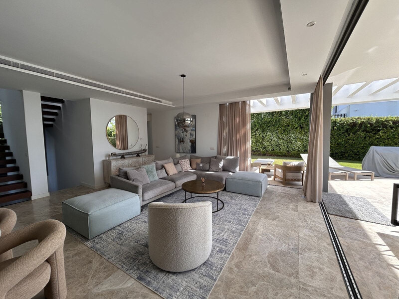 FOR SALE 🏡 Contemporary Five-Bedroom Villa with Pool, Gym and Games Room – Cancelada, New Golden Mile, Estepona 🇪🇸