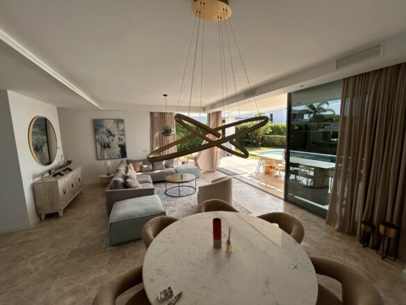 FOR SALE 🏡 Contemporary Five-Bedroom Villa with Pool, Gym and Games Room – Cancelada, New Golden Mile, Estepona 🇪🇸