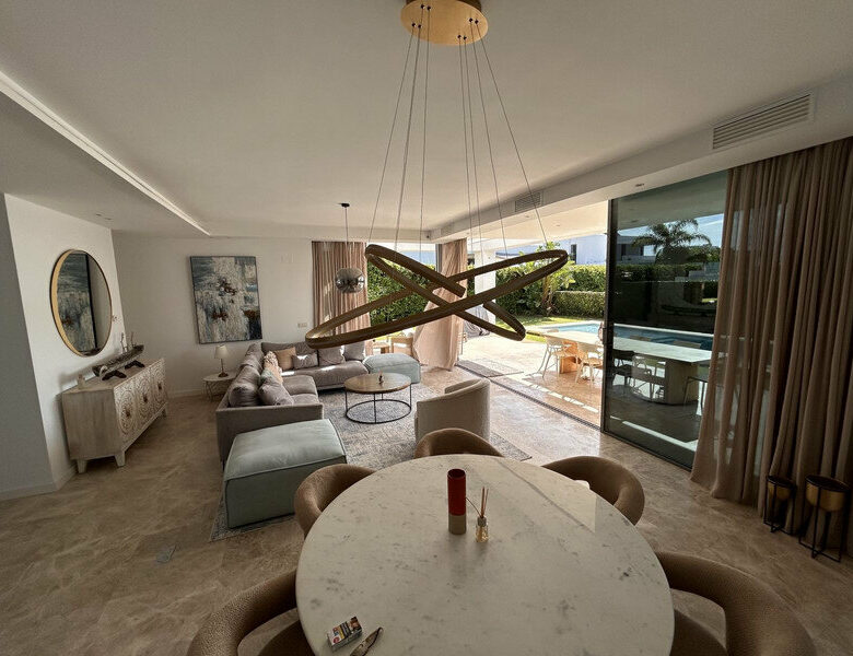 FOR SALE 🏡 Contemporary Five-Bedroom Villa with Pool, Gym and Games Room – Cancelada, New Golden Mile, Estepona 🇪🇸