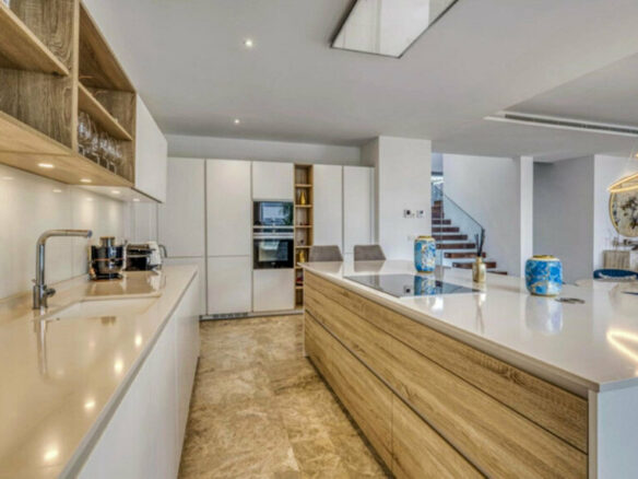 FOR SALE 🏡 Contemporary Five-Bedroom Villa with Pool, Gym and Games Room – Cancelada, New Golden Mile, Estepona 🇪🇸