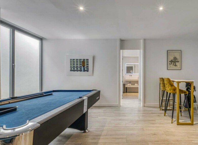 FOR SALE 🏡 Contemporary Five-Bedroom Villa with Pool, Gym and Games Room – Cancelada, New Golden Mile, Estepona 🇪🇸