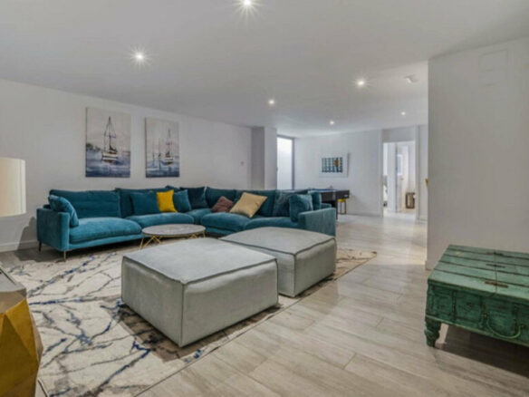 FOR SALE 🏡 Contemporary Five-Bedroom Villa with Pool, Gym and Games Room – Cancelada, New Golden Mile, Estepona 🇪🇸