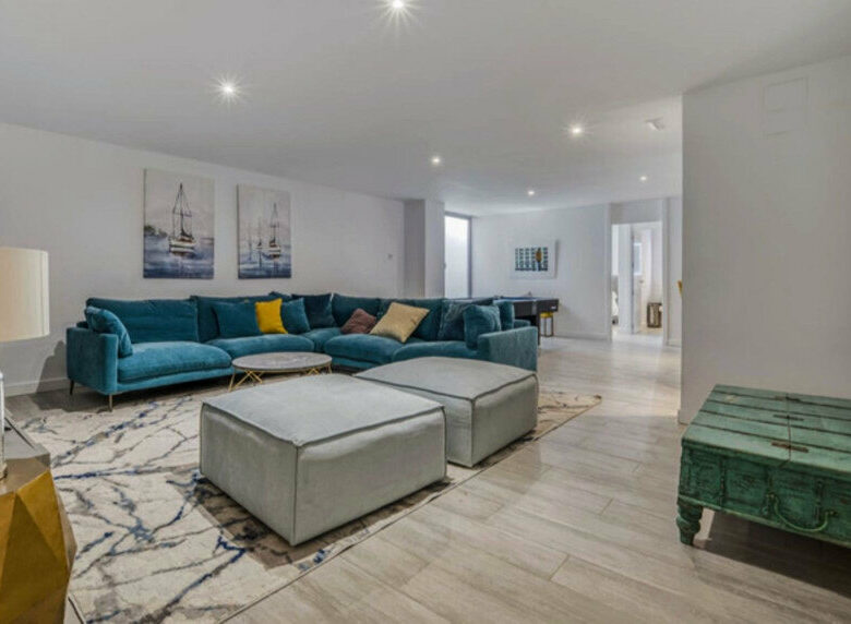 FOR SALE 🏡 Contemporary Five-Bedroom Villa with Pool, Gym and Games Room – Cancelada, New Golden Mile, Estepona 🇪🇸
