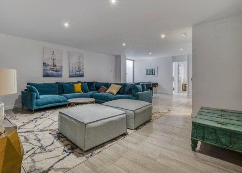 FOR SALE 🏡 Contemporary Five-Bedroom Villa with Pool, Gym and Games Room – Cancelada, New Golden Mile, Estepona 🇪🇸